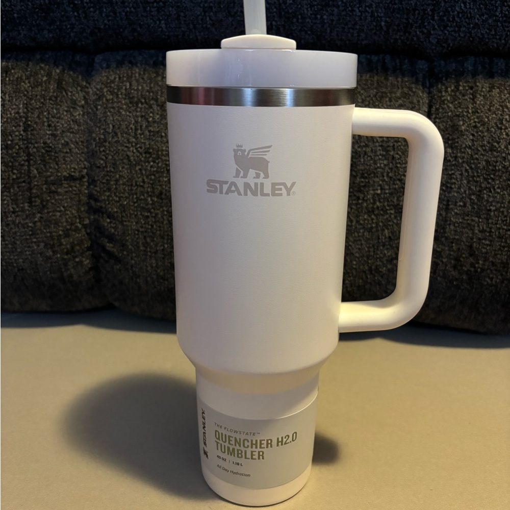 White Stanley 40 ounce 2.0 quencher H2O tumbler